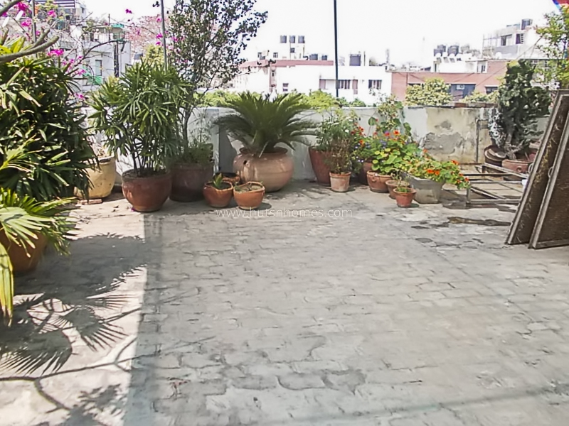 3 BHK Flat For Rent in Defence Colony