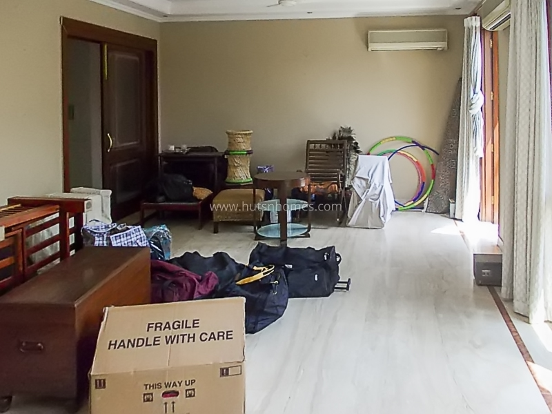 3 BHK Flat For Rent in Defence Colony