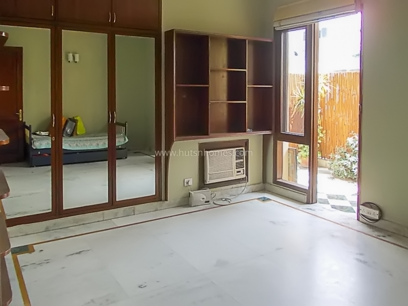 3 BHK Flat For Rent in Defence Colony