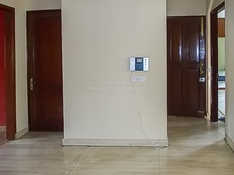 3 BHK Flat For Rent in Defence Colony