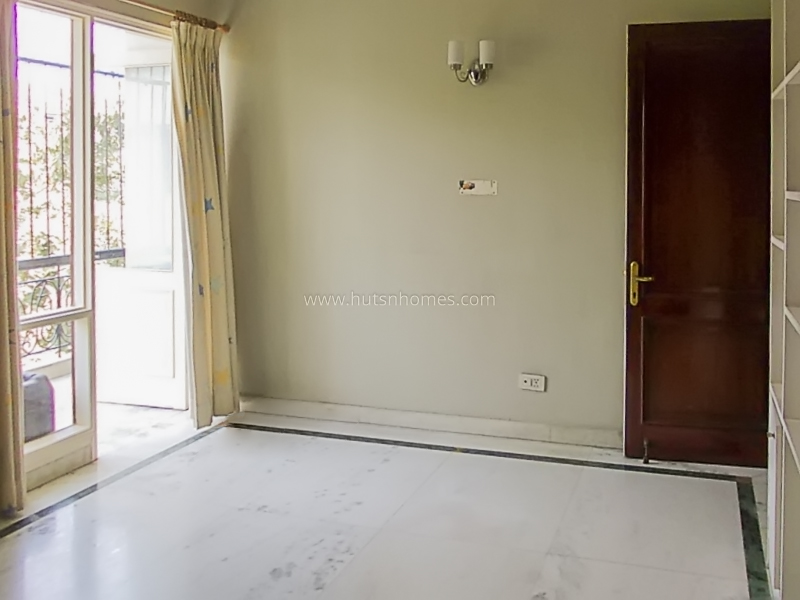 3 BHK Flat For Rent in Defence Colony