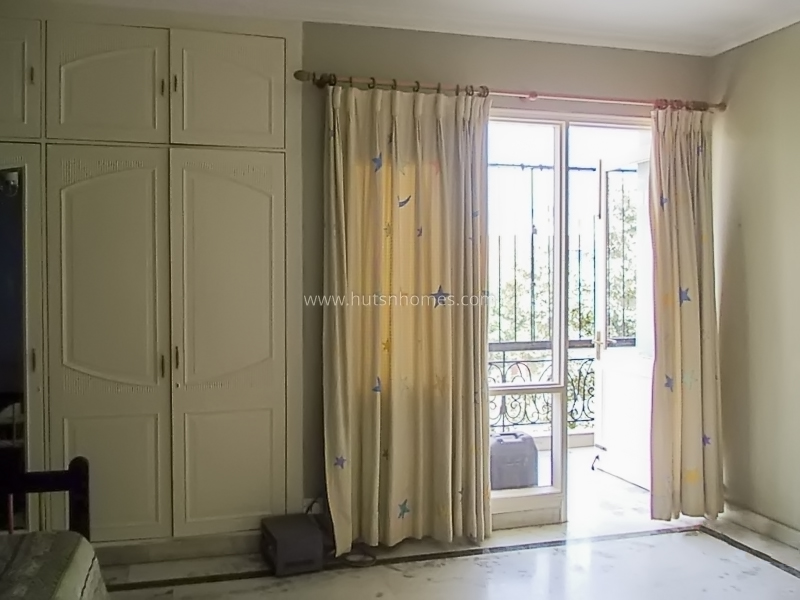 3 BHK Flat For Rent in Defence Colony