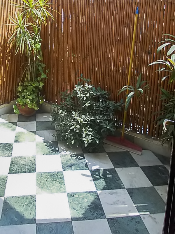 3 BHK Flat For Rent in Defence Colony