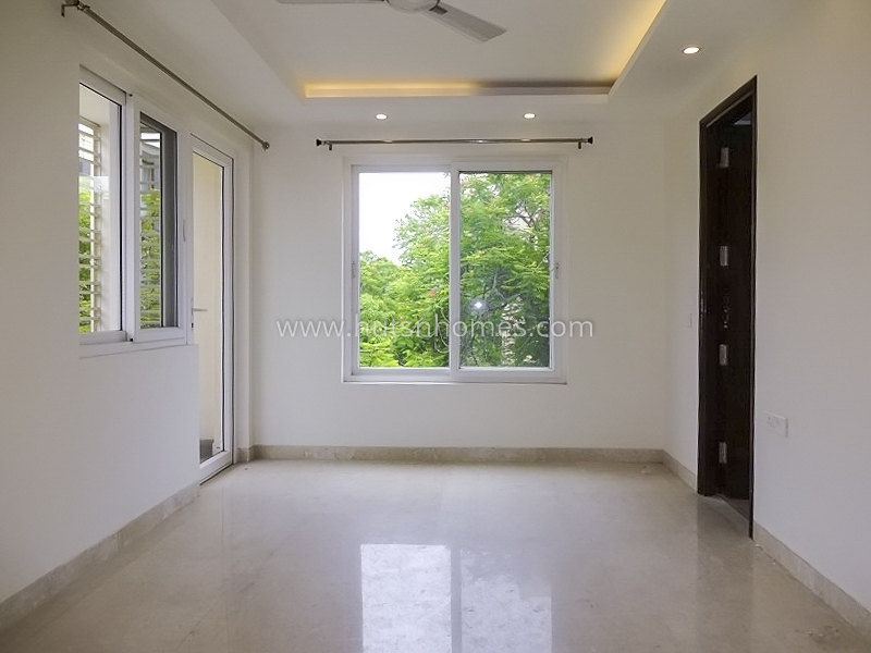 3 BHK Flat For Sale in Sarvapriya Vihar