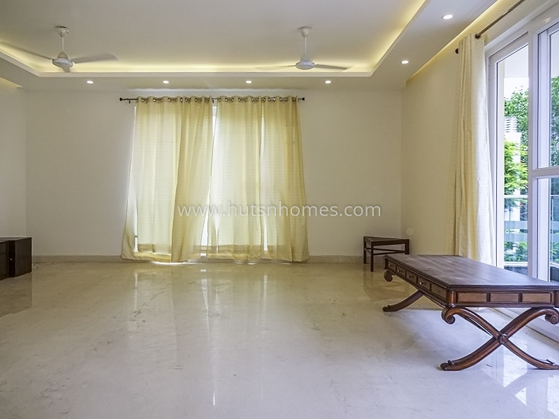 3 BHK Flat For Sale in Sarvapriya Vihar