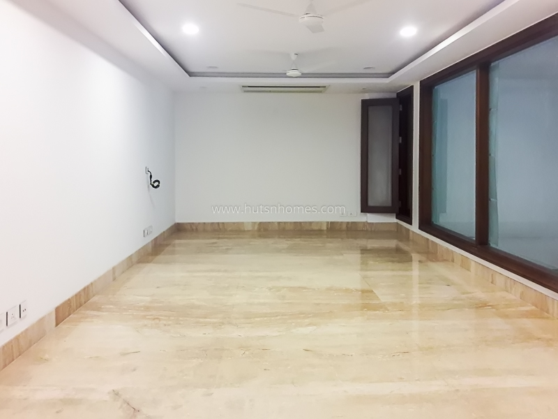 4 BHK Flat For Sale in Anand Lok