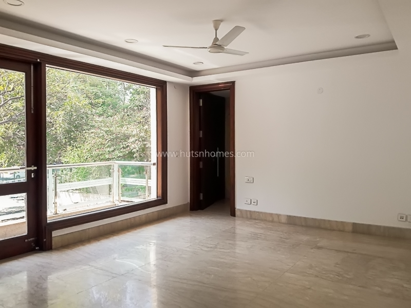 4 BHK Flat For Sale in Anand Lok