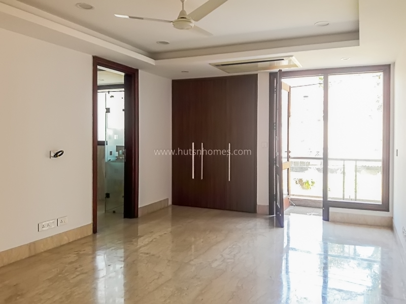 4 BHK Flat For Sale in Anand Lok