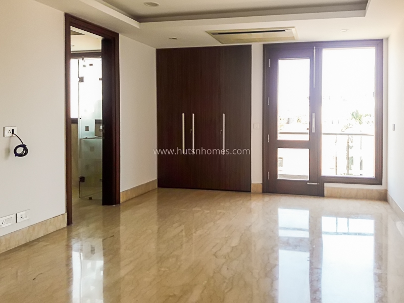 4 BHK Flat For Sale in Anand Lok