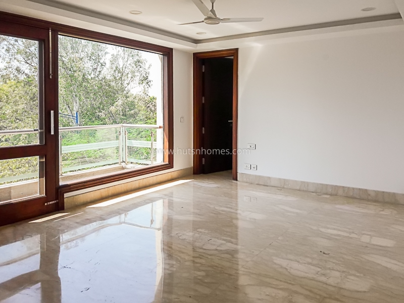 4 BHK Flat For Sale in Anand Lok