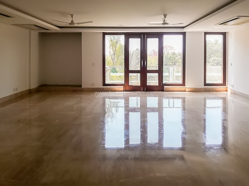 4 BHK Flat For Sale in Anand Lok