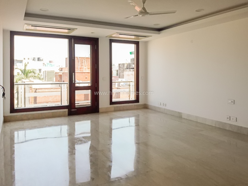 4 BHK Flat For Sale in Anand Lok