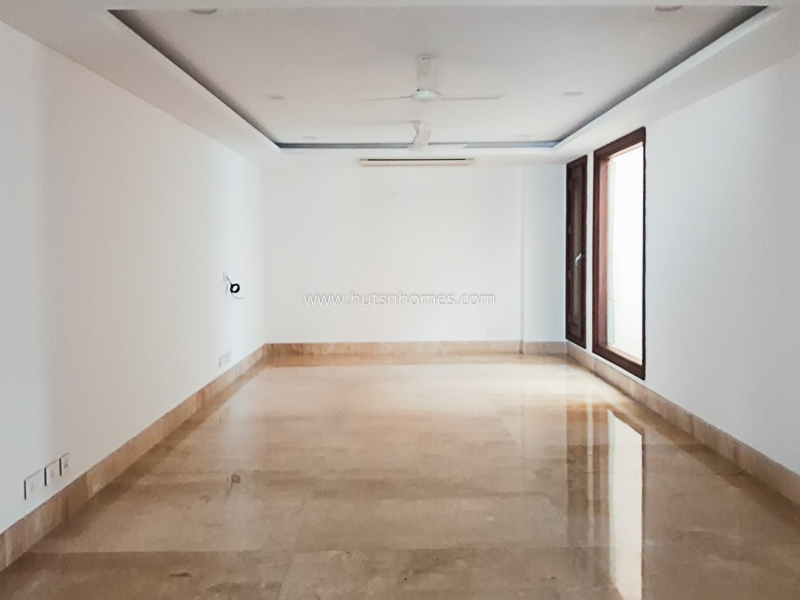 4 BHK Flat For Sale in Anand Lok