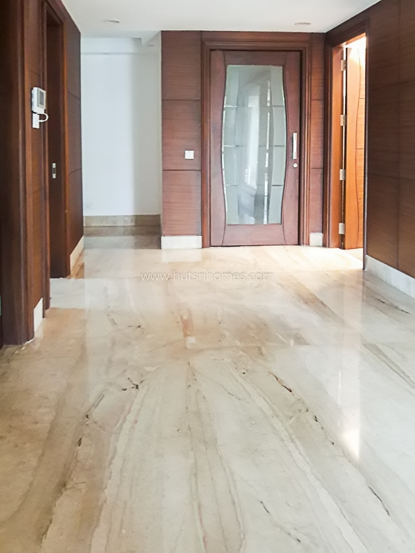 4 BHK Flat For Sale in Anand Lok