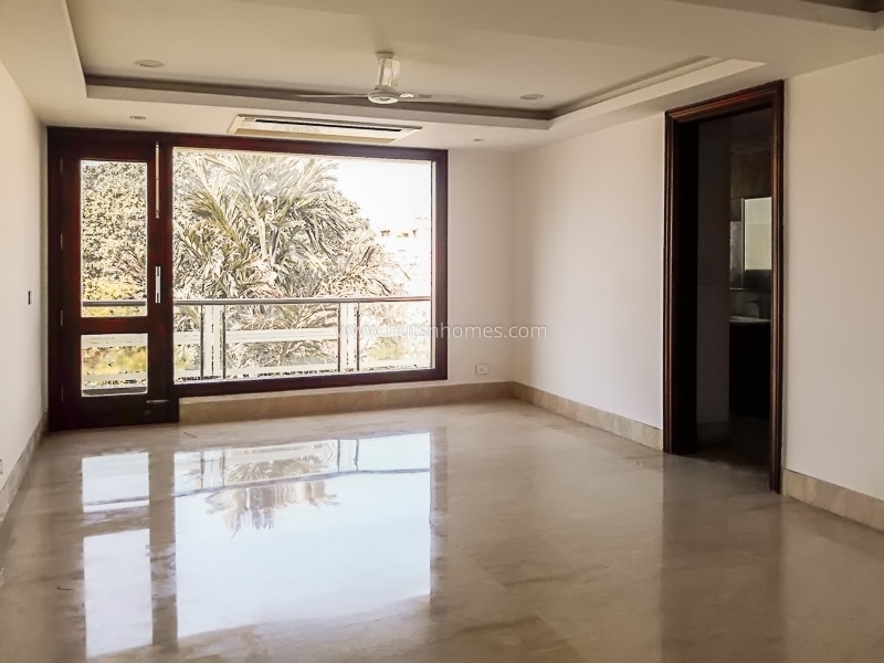 4 BHK Flat For Sale in Anand Lok