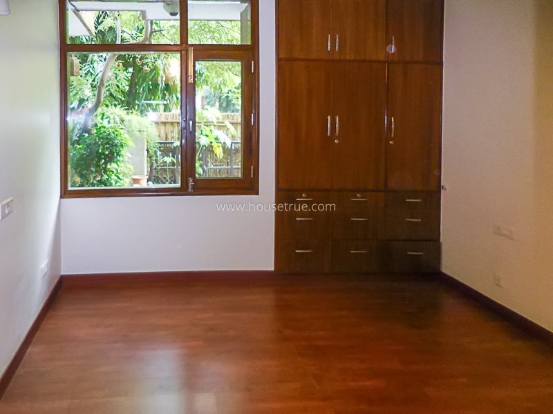 3 BHK Flat For Rent in Defence Colony