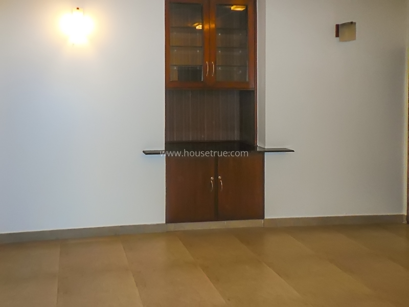 3 BHK Flat For Rent in Defence Colony