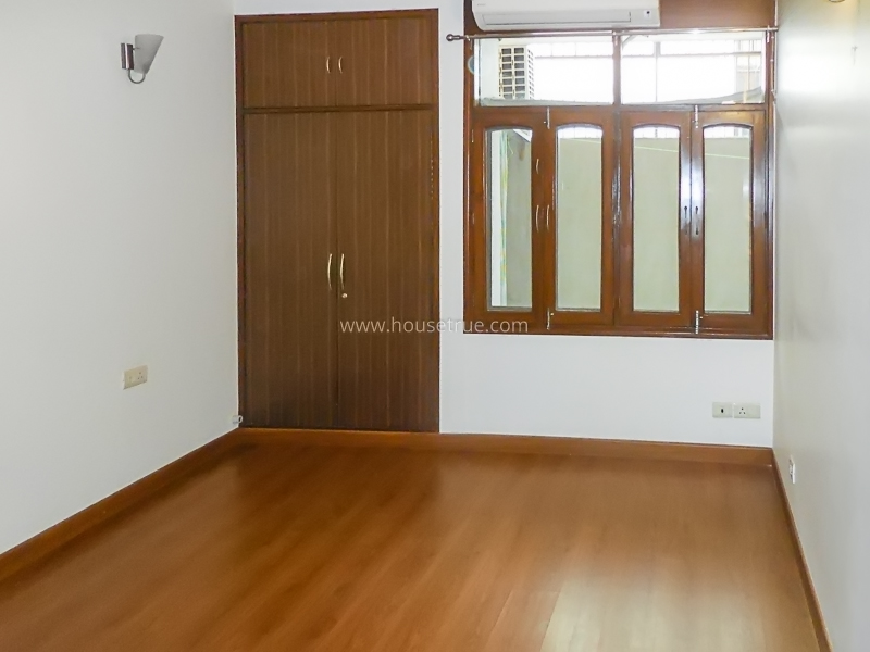 3 BHK Flat For Rent in Defence Colony