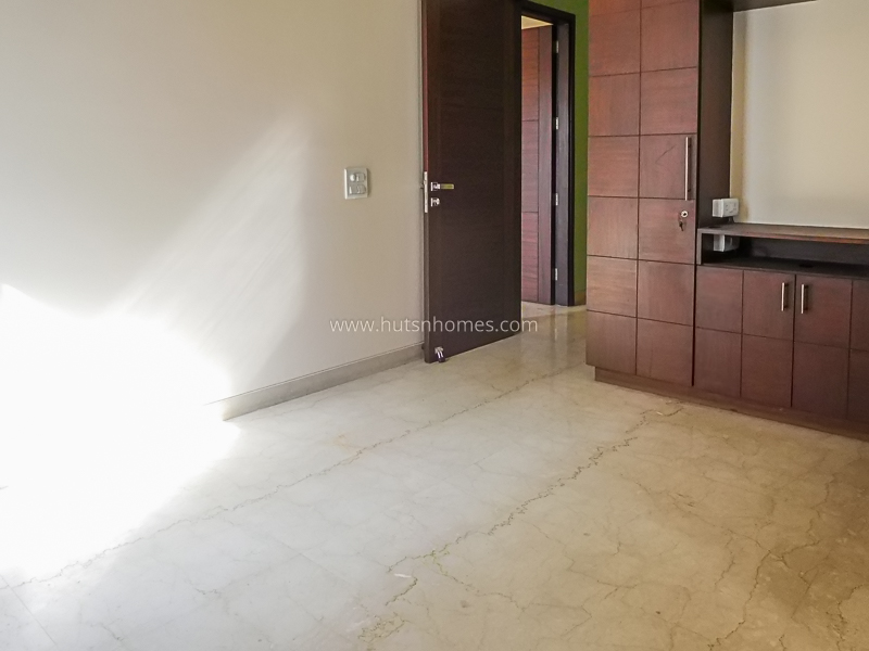 4 BHK Flat For Rent in Soami Nagar