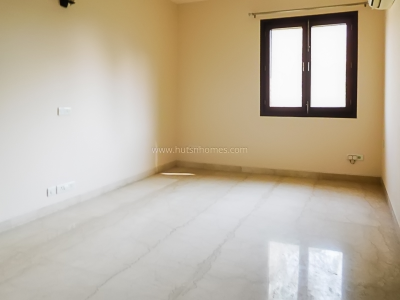 4 BHK Flat For Rent in Soami Nagar