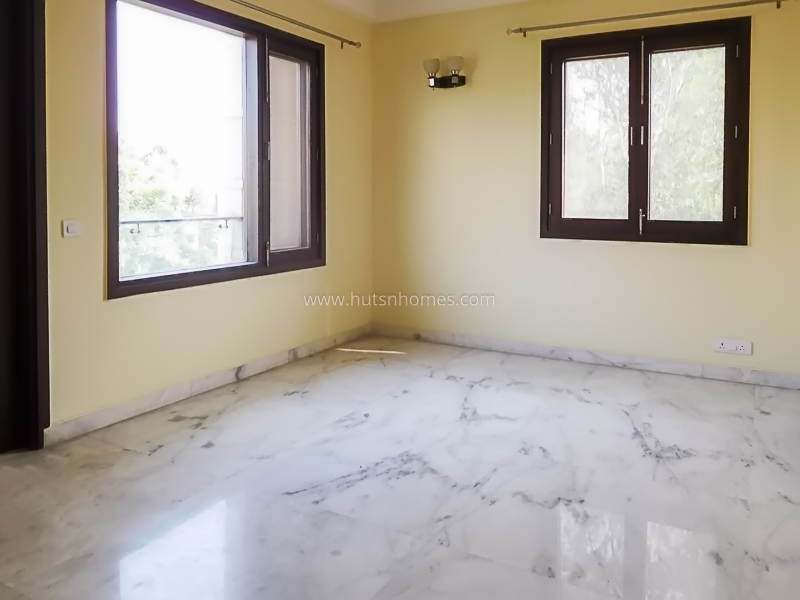 4 BHK Flat For Rent in Soami Nagar