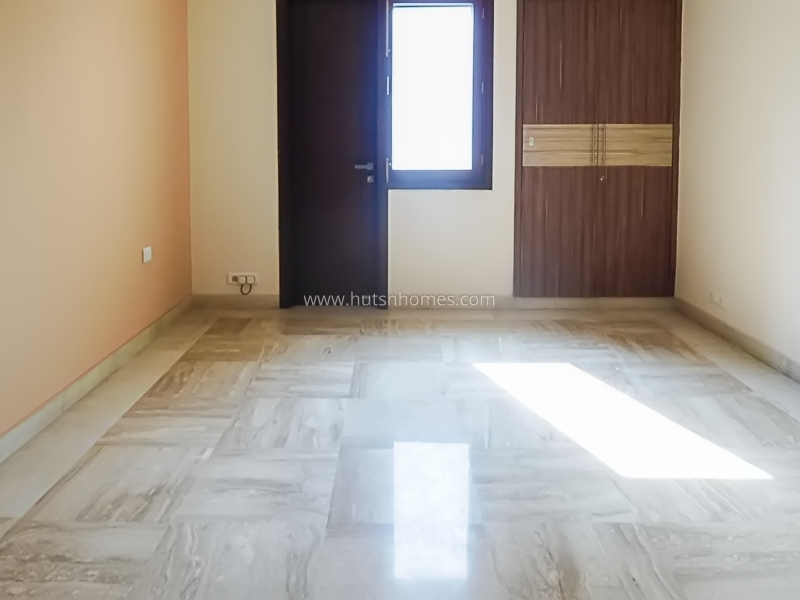 4 BHK Flat For Rent in Soami Nagar