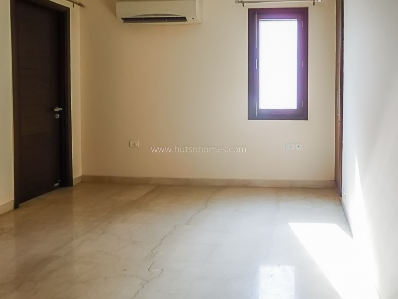 4 BHK Flat For Rent in Soami Nagar