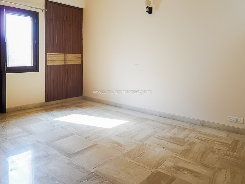 4 BHK Flat For Rent in Soami Nagar