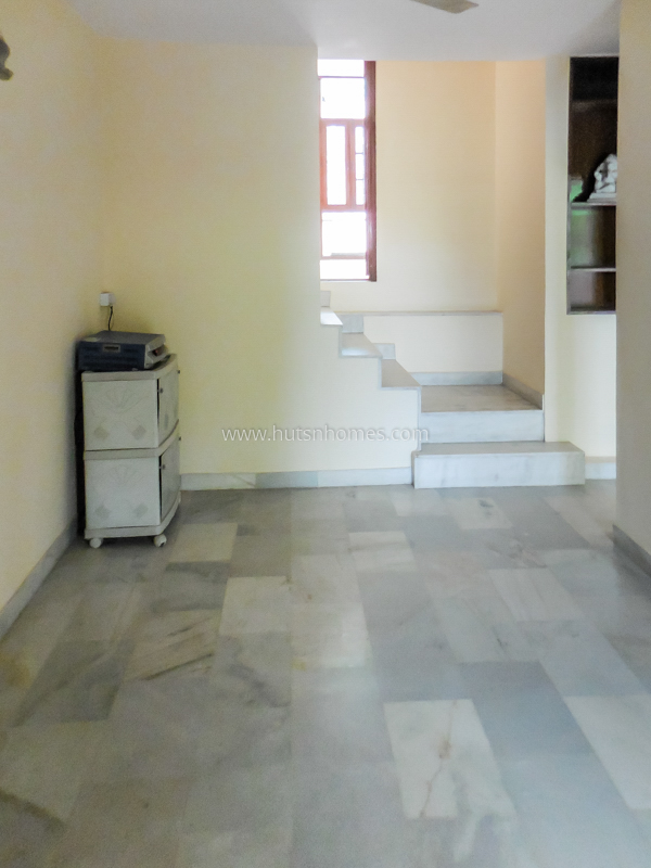 3 BHK Flat For Rent in Defence Colony