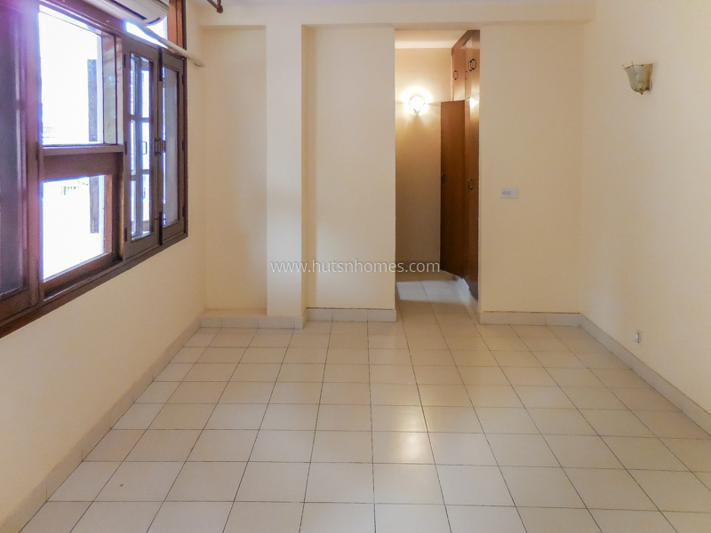 3 BHK Flat For Rent in Defence Colony