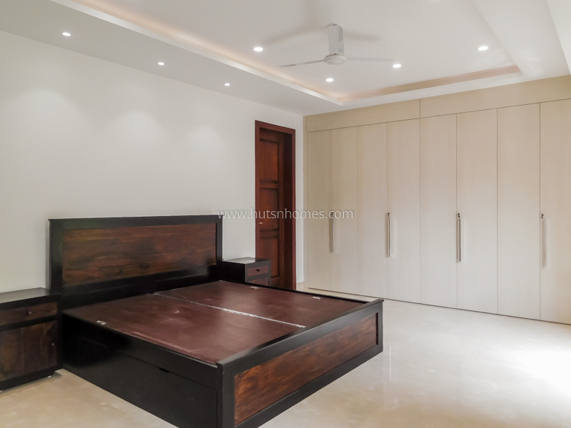 4 BHK Flat For Rent in Vasant Vihar