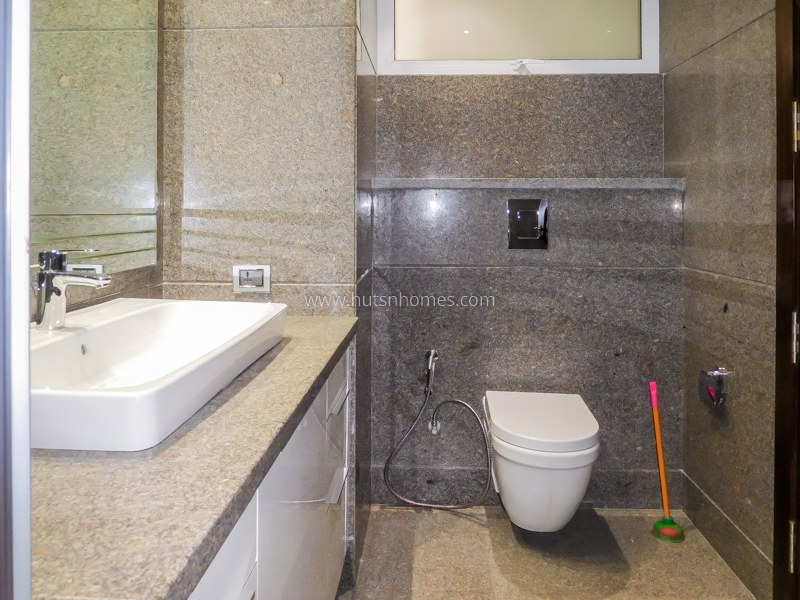 4 BHK Flat For Rent in Vasant Vihar