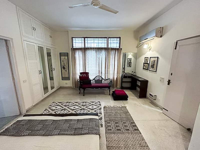 2 BHK Flat For Rent in Defence Colony