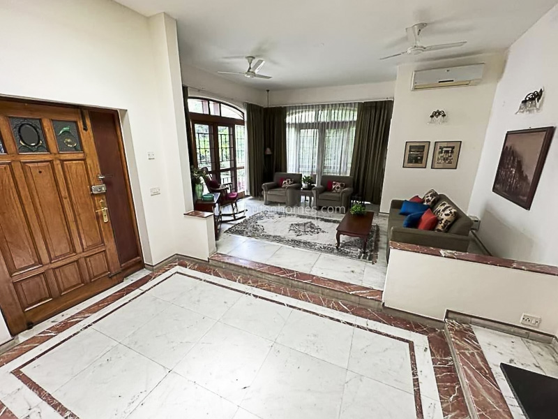 2 BHK Flat For Rent in Defence Colony