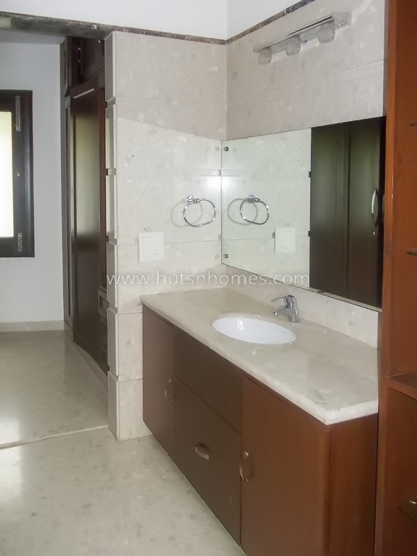 4 BHK Duplex For Rent in Defence Colony