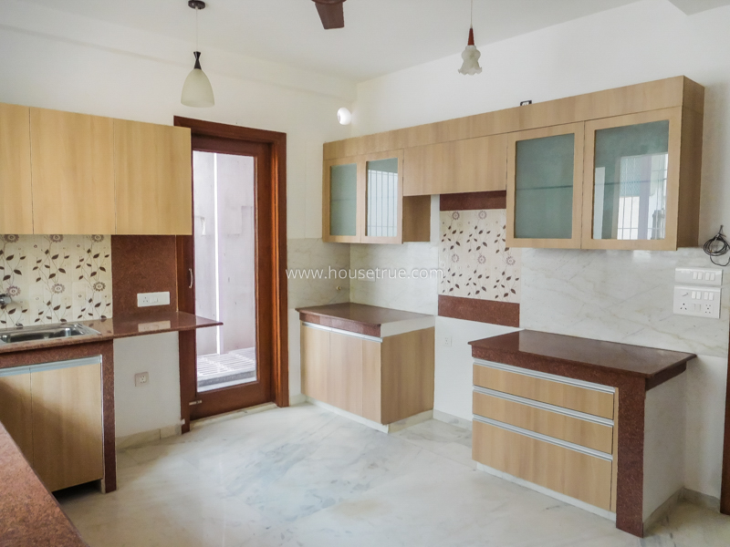 3 BHK Flat For Rent in Defence Colony