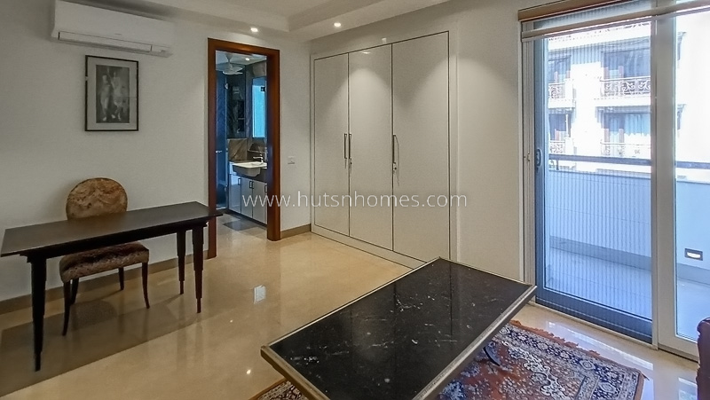 4 BHK Flat For Rent in Defence Colony