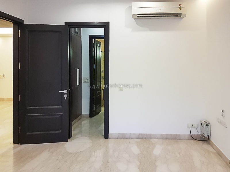 3 BHK Flat For Rent in Defence Colony