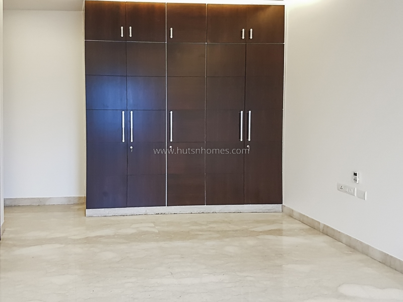 3 BHK Flat For Rent in Defence Colony