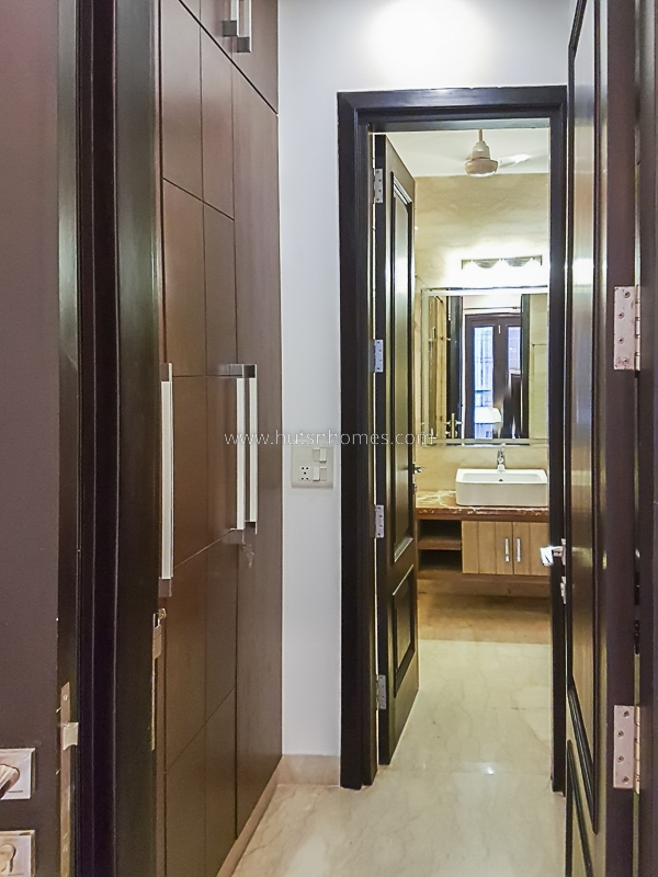 3 BHK Flat For Rent in Defence Colony