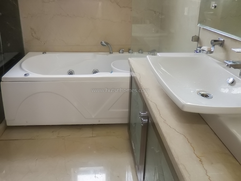 4 BHK Flat For Rent in Defence Colony