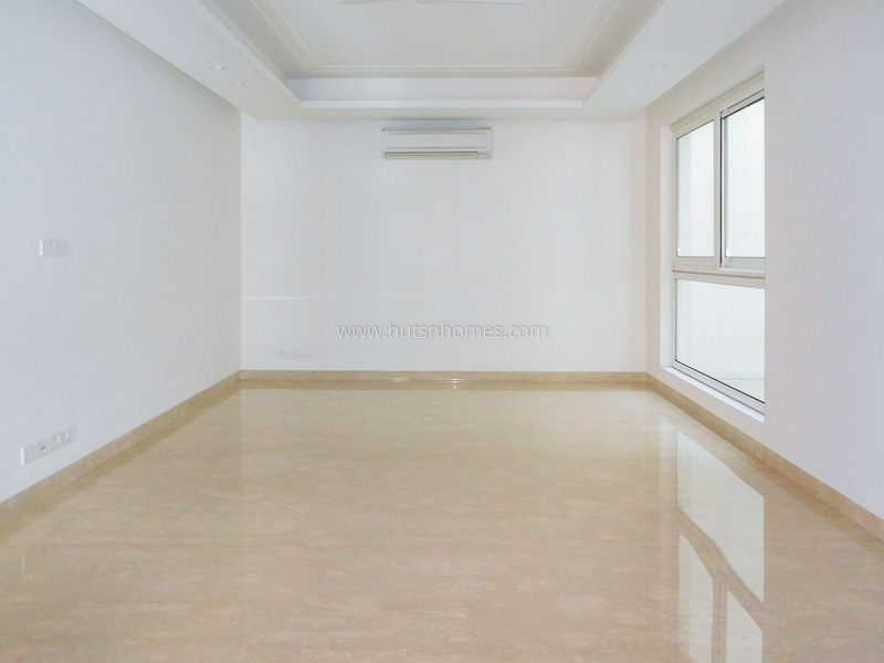 4 BHK Flat For Sale in Green Park