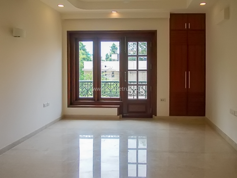 4 BHK Flat For Rent in Vasant Vihar