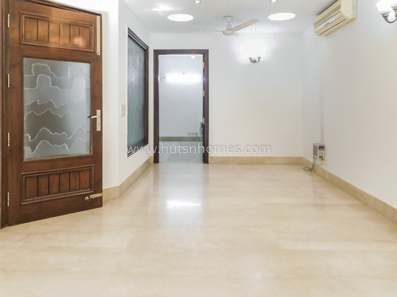 4 BHK Flat For Rent in Vasant Vihar