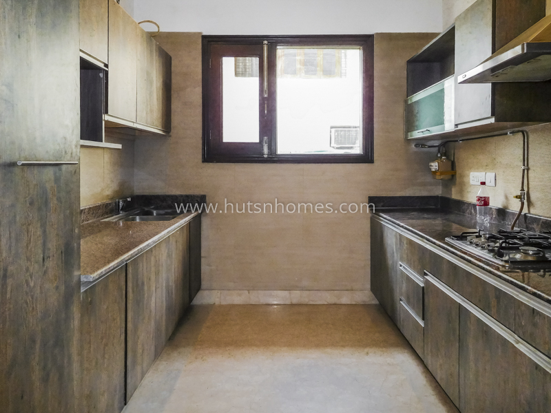 4 BHK Flat For Rent in Vasant Vihar