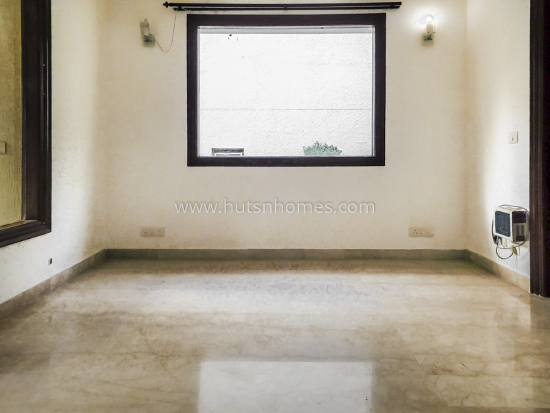 4 BHK Flat For Rent in Vasant Vihar