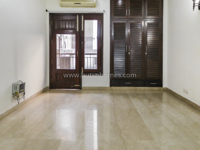 4 BHK Flat For Rent in Vasant Vihar