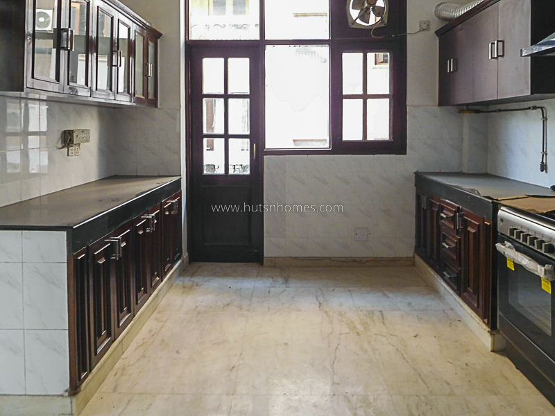 4 BHK Flat For Rent in Vasant Vihar