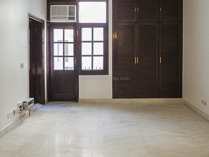 4 BHK Flat For Rent in Vasant Vihar