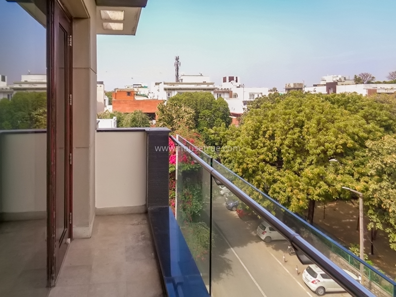 4 BHK Flat For Rent in Vasant Vihar